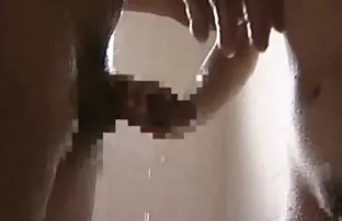 Amateur avec une magnifique chatte chauve et un le meilleur du porn gros cul baise devant la caméra pour la première fois