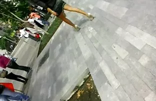 Plantureuse petite amie blonde suce un énorme arbre à l'extérieur meilleur sexe amateur