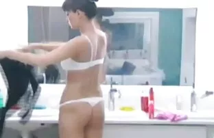 Une pom-pom girl flexible à gros seins baise et suce une meilleur video tukif grosse bite