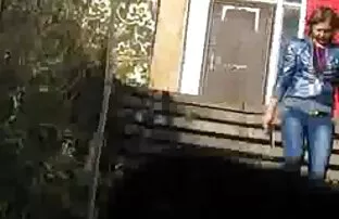 Blonde sexy aux gros seins suce une bite et se fait baiser au bord de meilleur video porno gratuit la piscine